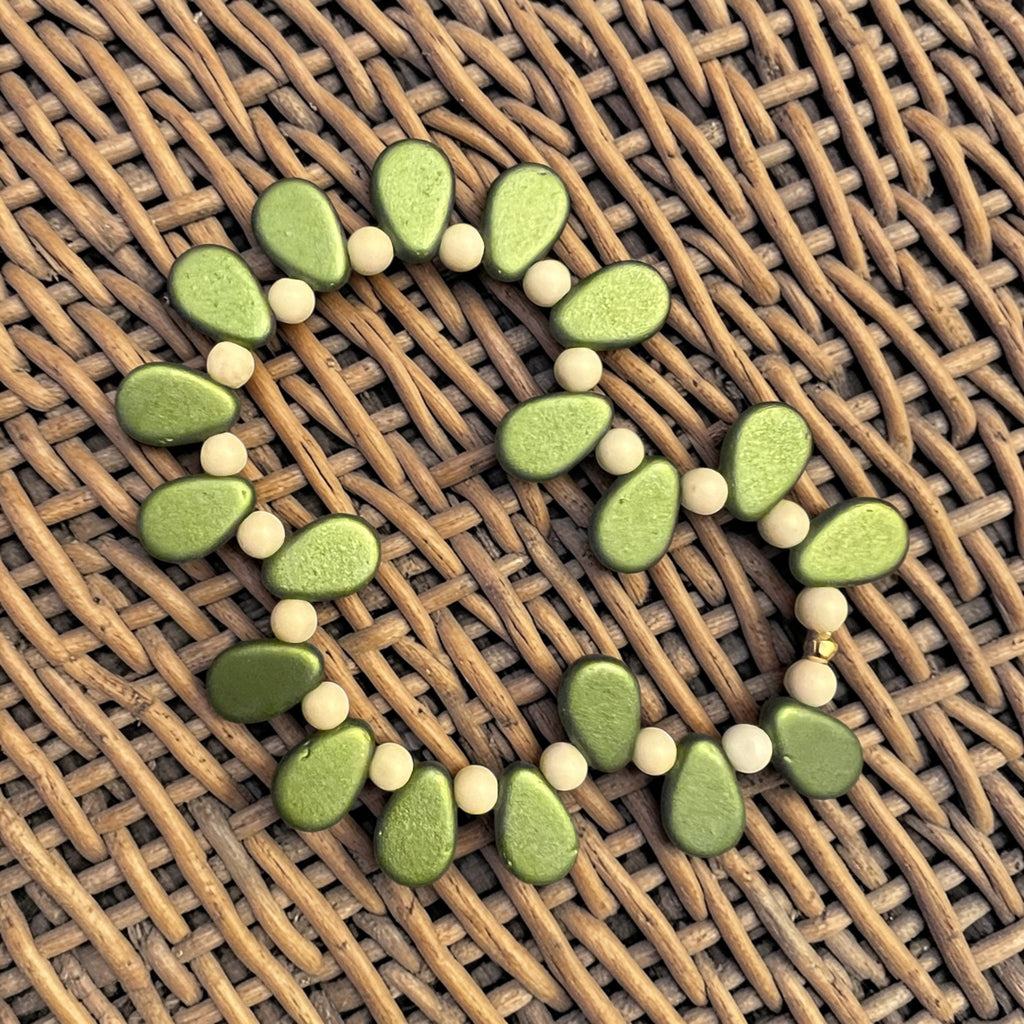 Sassy Green Glass Bead Bracelet