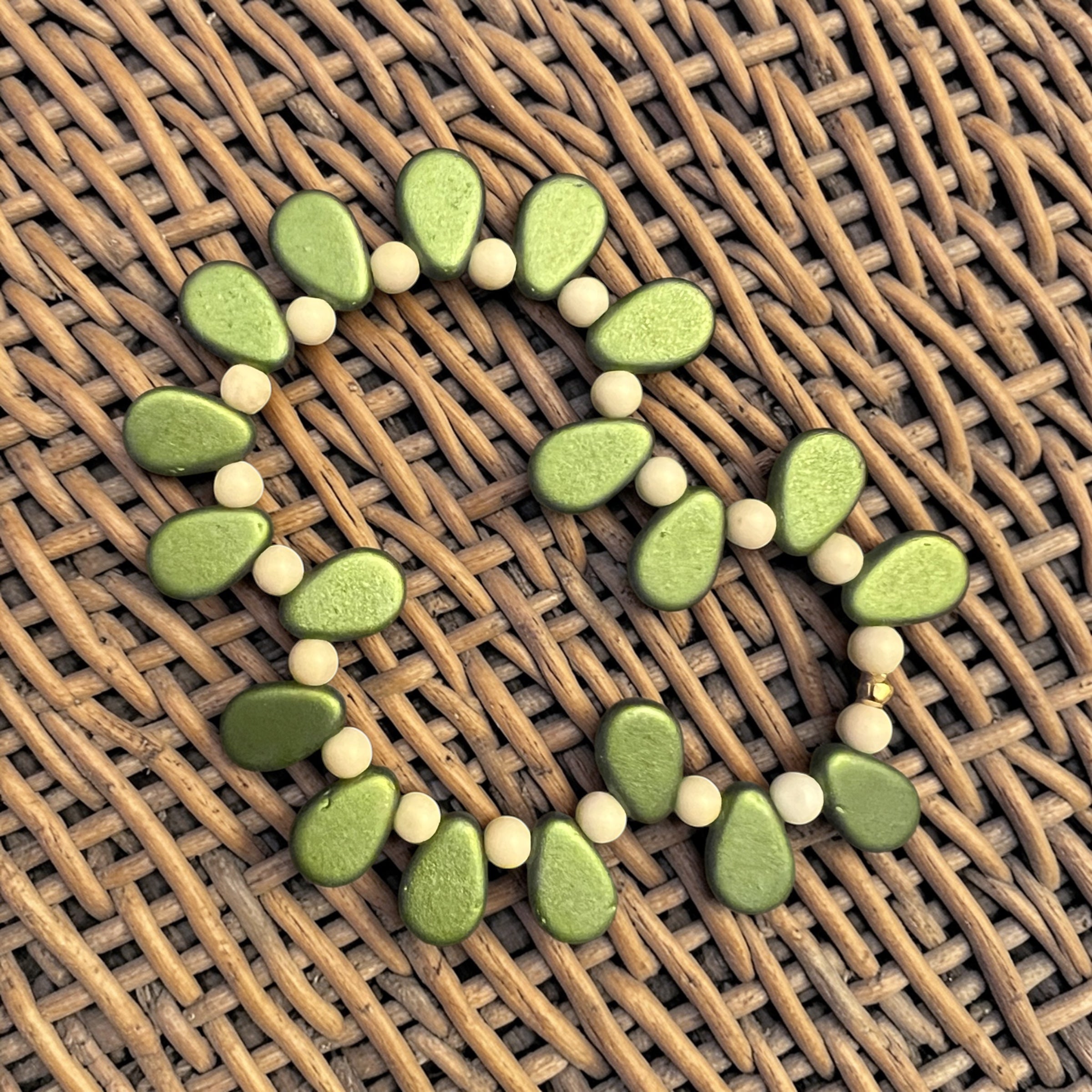 Sassy Green Glass Bead Bracelet